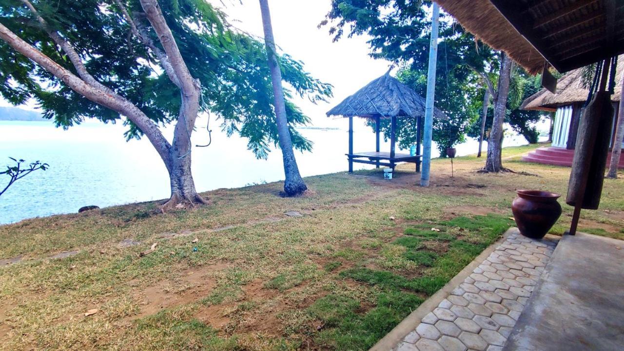 Khabita Beach Resort Lembar  ภายนอก รูปภาพ