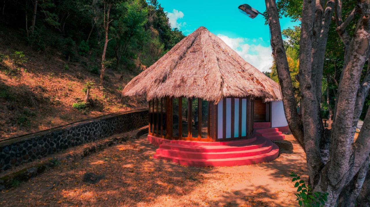 Khabita Beach Resort Lembar  ภายนอก รูปภาพ